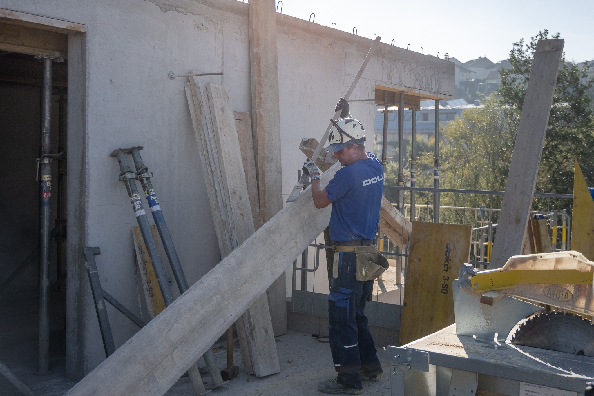 DOLL EFH Seekirchen Bauarbeiter bei der Arbeit